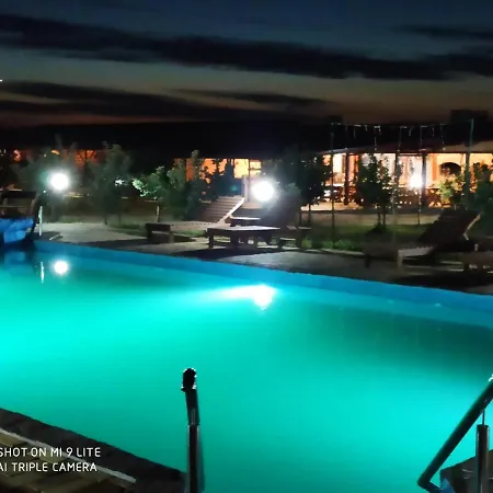 Salas Farma 47-miris Dunja Bed & Breakfast Cenej
