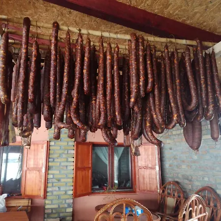 Salas Farma 47-miris Dunja krevet i doručak 4*