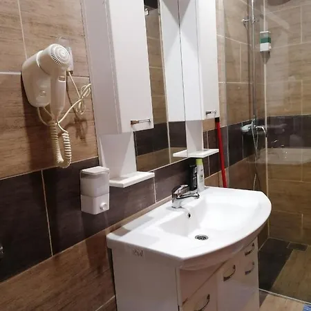 Salas Farma 47-miris Dunja Cenej