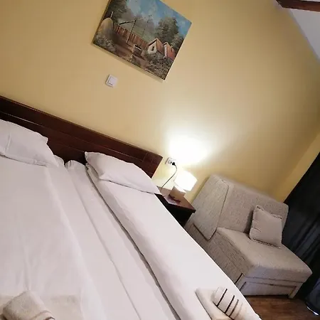 Salas Farma 47-miris Dunja Bed & Breakfast 4*