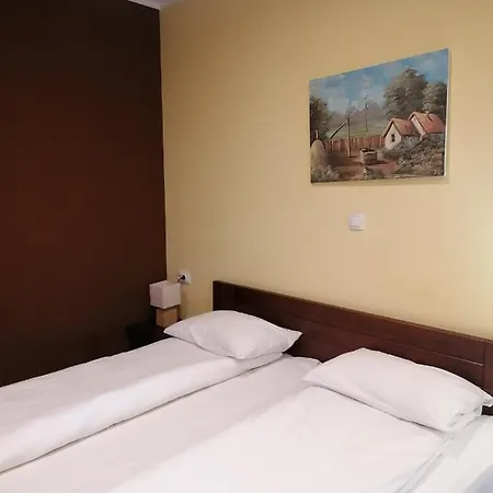 Salas Farma 47-miris Dunja Bed & Breakfast 4*