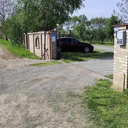 Salas Farma 47-miris Dunja Bed & Breakfast Cenej