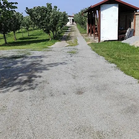 Salas Farma 47-miris Dunja 4*