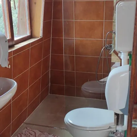 Salas Farma 47-miris Dunja krevet i doručak