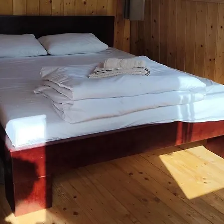 Salas Farma 47-miris Dunja krevet i doručak 4*