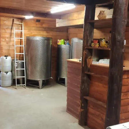 Salas Farma 47-miris Dunja krevet i doručak