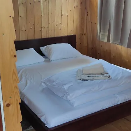 Salas Farma 47-miris Dunja Bed & Breakfast Cenej
