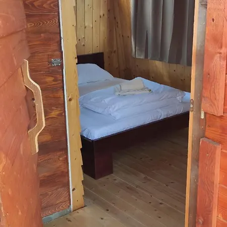 Bed & Breakfast Salas Farma 47-miris Dunja Cenej