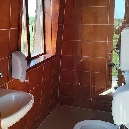 Salas Farma 47-miris Dunja 4*