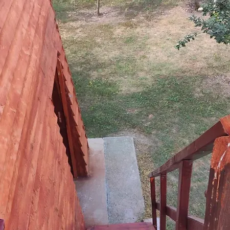 Salas Farma 47-miris Dunja krevet i doručak