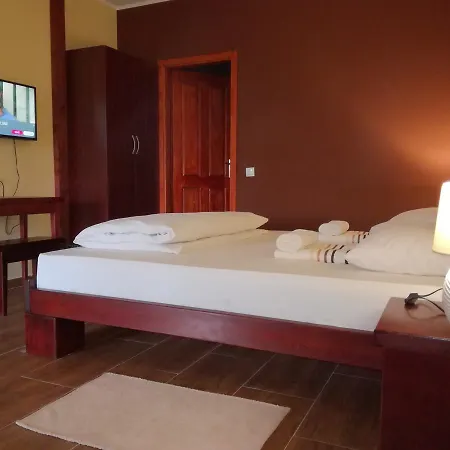 Salas Farma 47-miris Dunja krevet i doručak 4*